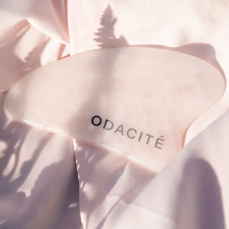 Crystal Contour Gua Sha En Quartz Rose - ODACITÉ