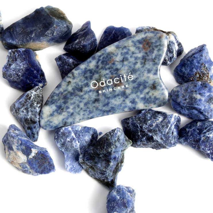 Crystal Contour Gua Sha en Sodalite Bleue - ODACITÉ